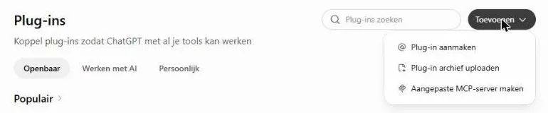 De pagina Plug-ins met rechtsboven de knop Toevoegen, opengeklapt met de keuzes Plug-in aanmaken, Plug-in archief uploaden en Aangepaste MCP-server maken. Links staan de tabbladen Openbaar, de werkruimte en Persoonlijk